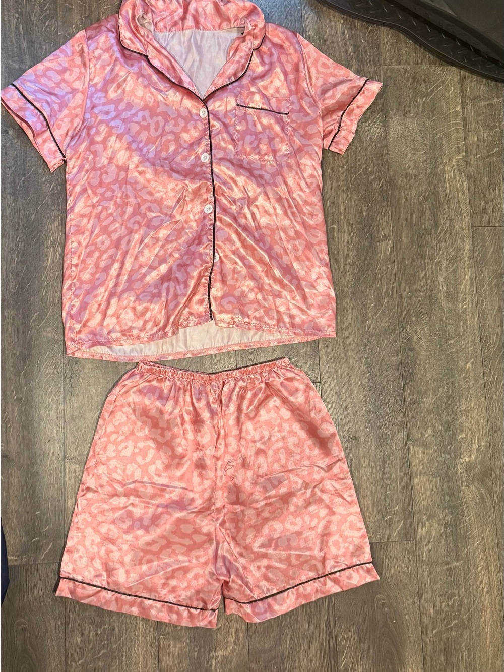 Girls' Pink Satin Short Pajama Set with Contrast Piping